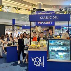 Classic deli is at ION - B4! Saturday 26th and Sunday 27th Dec @voilahsg. Please your palate with wonderful products and be ready for Christmas. Unique cheeses from @mons_fromager_affineur, chorizo from @pierre_oteiza, @caviarsturia @chocolatweiss, @le.fruit and and much more.. a special thanks to our guest of honour Marjorie from @bonnemaman_fr !!!